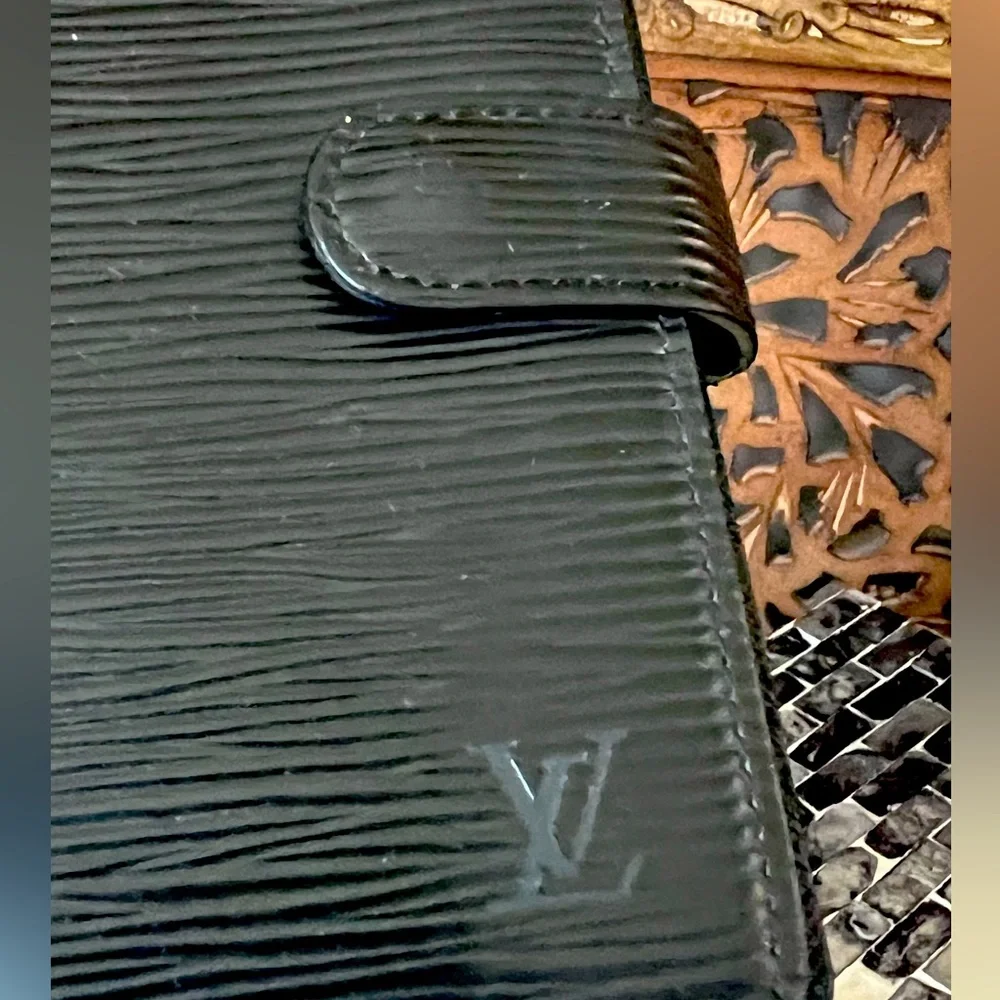 🔥 Authentic Louis Vuitton Black Epi PM Agenda Passport Holder - Picture 3 of 16
